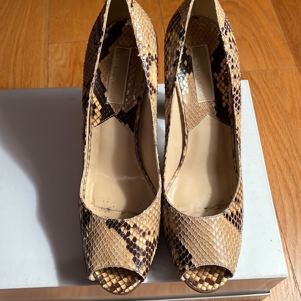Michael Kors crocodile shoes Sz 39